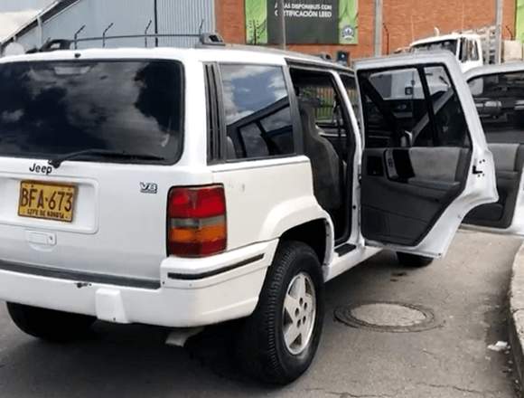 Se VENDE Camioneta Jeep Grand Cherokee
