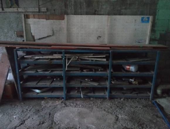 Se vende mueble como para ferretería, ciclo etc. en Aserrí (Cantón)