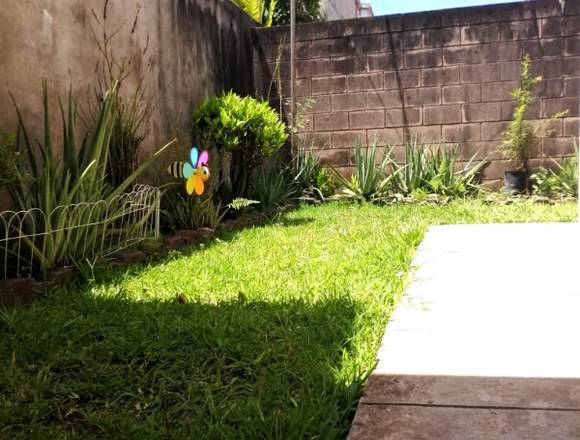 VENDO CASA EN COL. UNIVERSITARIA en Ayutuxtepeque (Municipio)