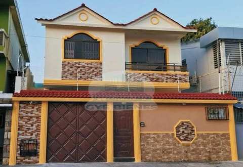 A Estrenar - Casa con 2 Departamentos - Cdla. Bellavista Baja Guayaqui en Guayaquil (Cantón)