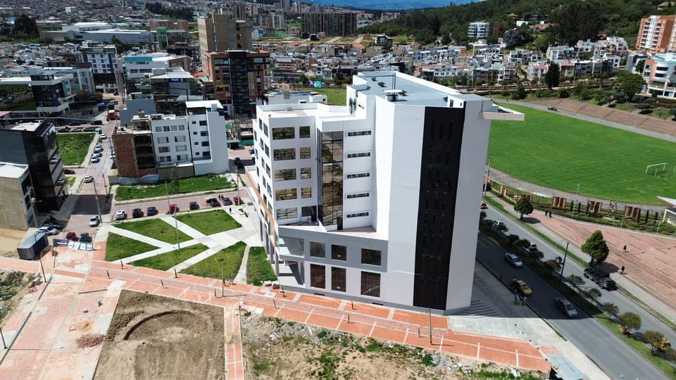 Local comercial - edificio Oporto: Centro de Negocios 🏢 en Tunja (Municipio)