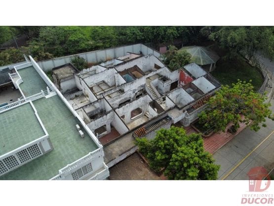 Se vende lote con edificación en el barrio Bella Suiza
