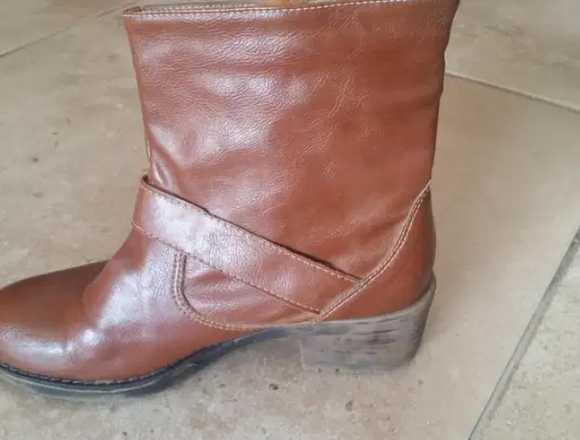 BOTAS DE DAMA DE CUERO talle