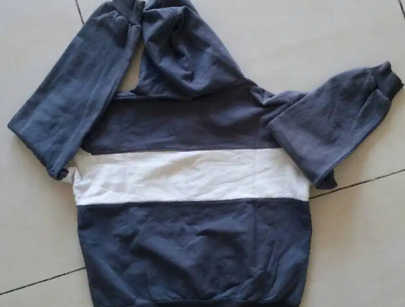 Campera deportiva con capucha en Buenos Aires (Localidad)