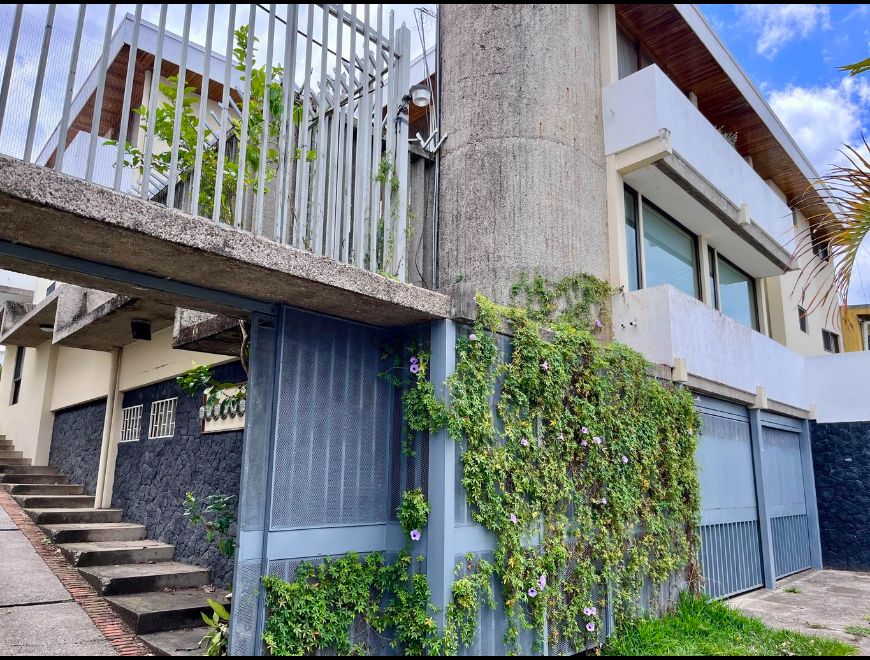 Venta de 5 Apartamentos en Los Yoses, Montes de O