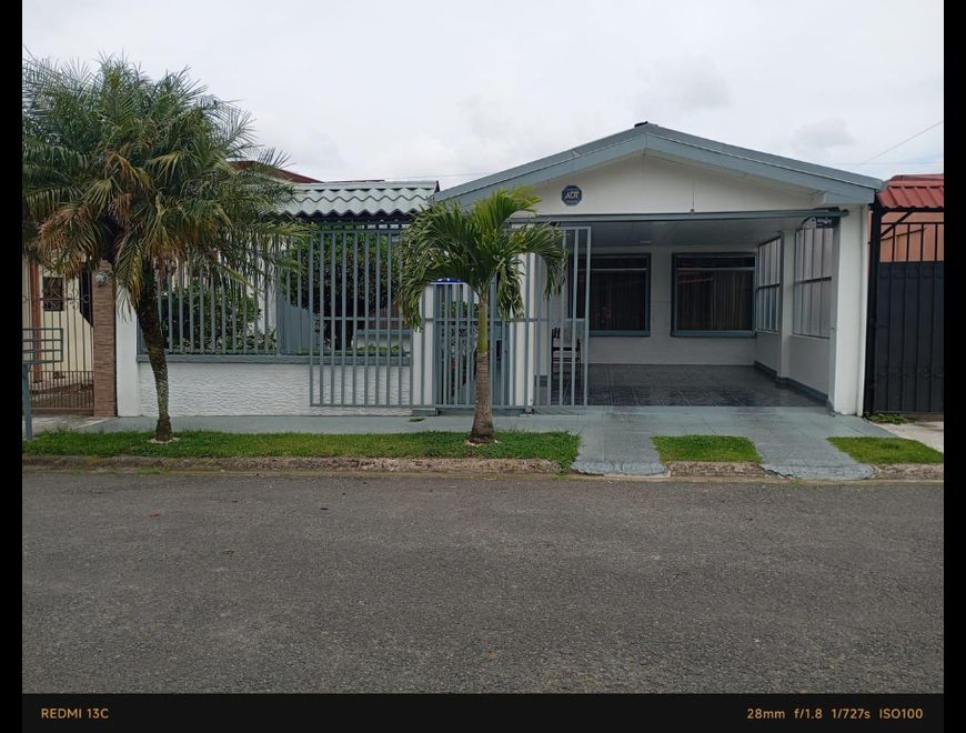 Venta de Casa en Agua Caliente, Cartago.
