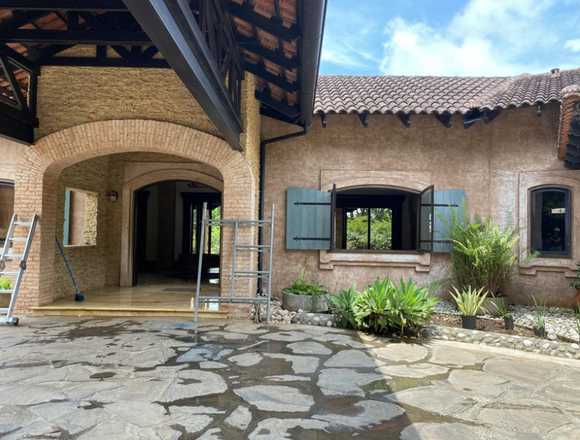 Casa en Venta en La Guácima, Alajuela.