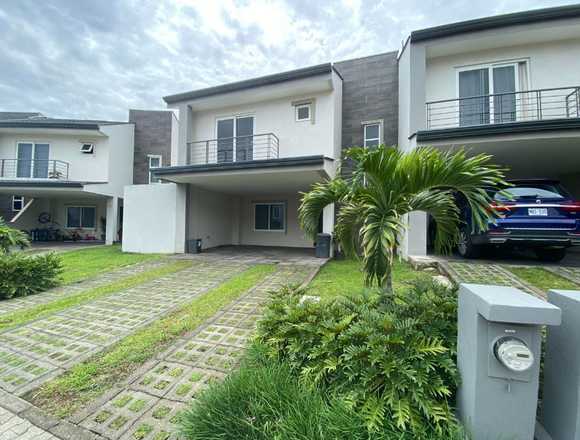Venta de Casa en San Rafael de Escazû. en Escazú (Cantón)