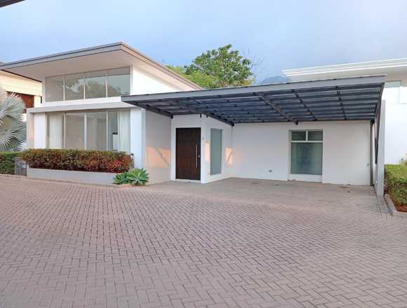 Alquiler de Casa en Piedades de Santa Ana. en Santa Ana (Cantón)