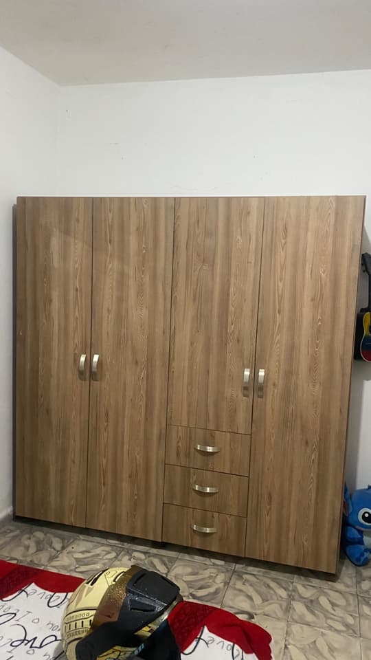 Cama doble y armario grande en excelente estado