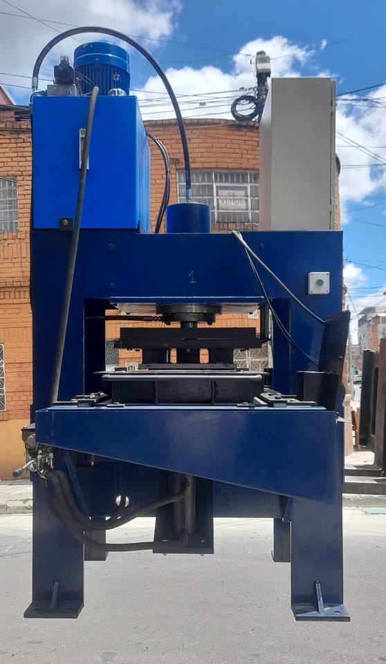 MAQUINA PARA BALDOSAS 40X40 O 40X20 en Trujillo (Distrito)