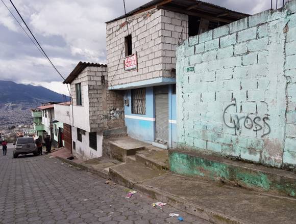SE VENDE CASA CON TERRENO