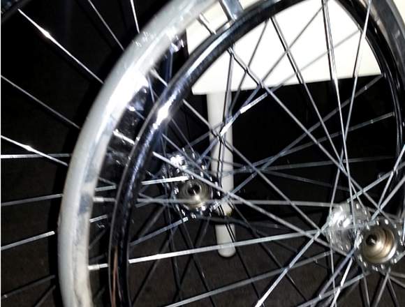 Silla de Ruedas Estándar Cromada wheelchair NUEVA en Miranda (Municipio)