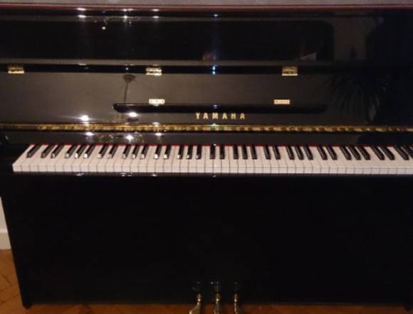 piano vertical yamaha c110a acústico lacado negro en Talamanca (Cantón)
