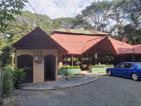 Restaurante, Bar y Cabinas en VENTA BARU-DOMINICAL, SAVEGRE en Osa (Cantón)