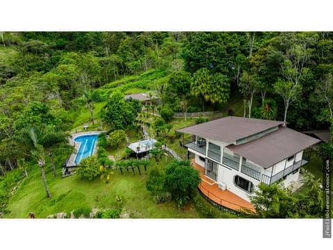 Finca de 27 acres con casa en San Isidro del General, Pérez Zeledón
