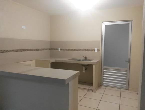 Bonita residencia al norte 3 rec. 2.5 baños en Villa de Álvarez (Municipio)