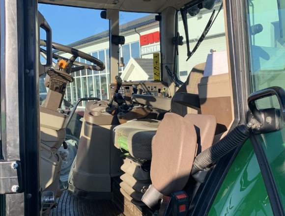 Tractor de granja John Deere 6620 en Quito (Cantón)