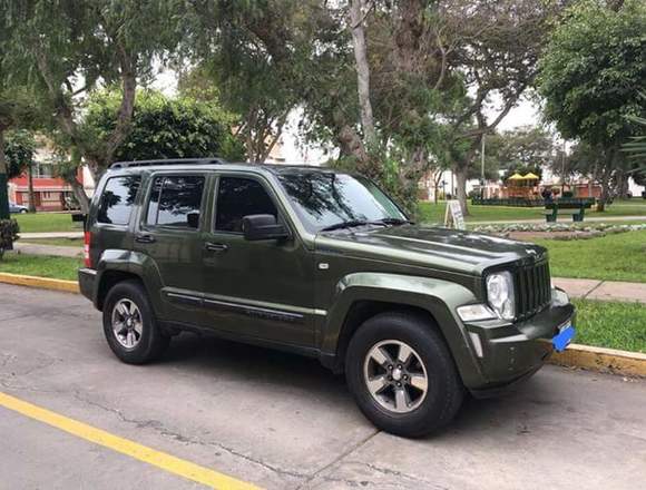 venta de camioneta jeep cherooke sport negociable en Lima (Lima 1) (Distrito)