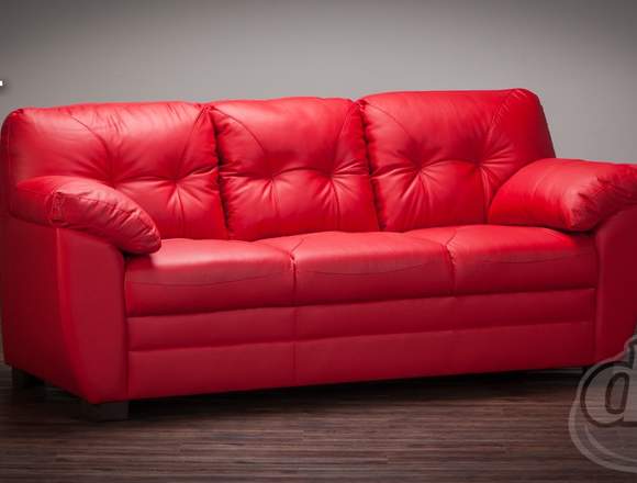 Sofa rojo en buenas condiciones