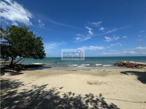 CABAÑA A 10 METROS DEL MAR EN VENTA EN COVEÑAS - SUCRE