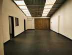 Arriendo bodega central para mediana empresa