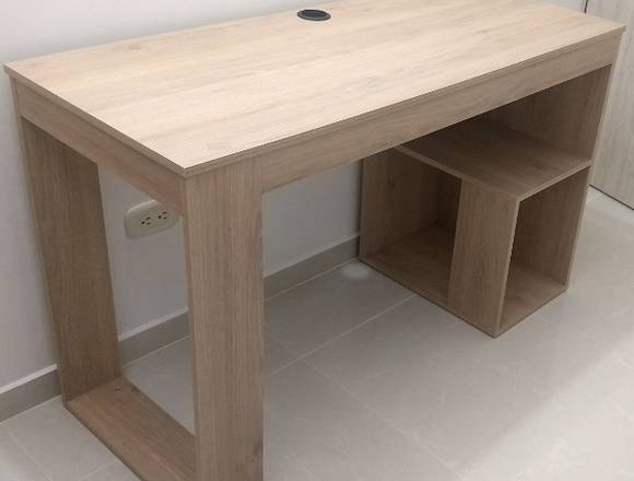 Escritorio Astana Rovere Madera Claro en Santiago de Cali (Municipio)