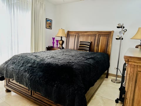 Venta de Casa estilo moerna minimalista con hermosa vista, Escazu. en Escazú (Cantón)