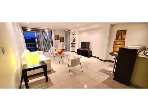 Alquiler apartamento amueblado, Moderno, iluminado, Guachipelin Escazú