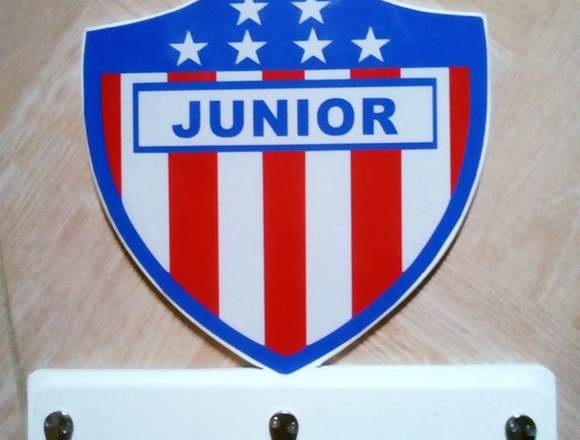 Percheros con diseño Juniorista en Campo de la Cruz (Municipio)