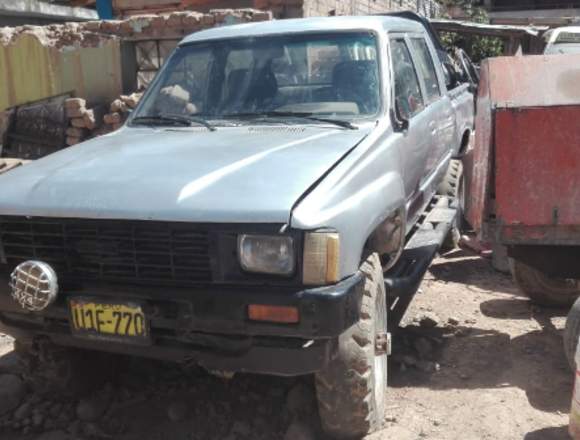 VENDO CAMIONETAS TOYOTA HILUX 4X4 DOBLE CABINA
