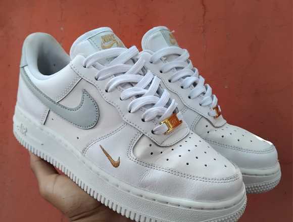 Tenis diarios Nike Air Force 1 en Comunidad Clara Serrano (Localidad)