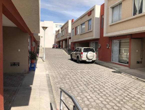 Casa Arriendo Carapungo - Conjunto Montreal en Quito (Cantón)