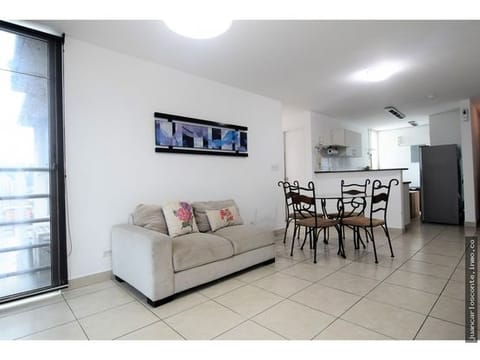 Alquilo apartamento en PH Los Toneles