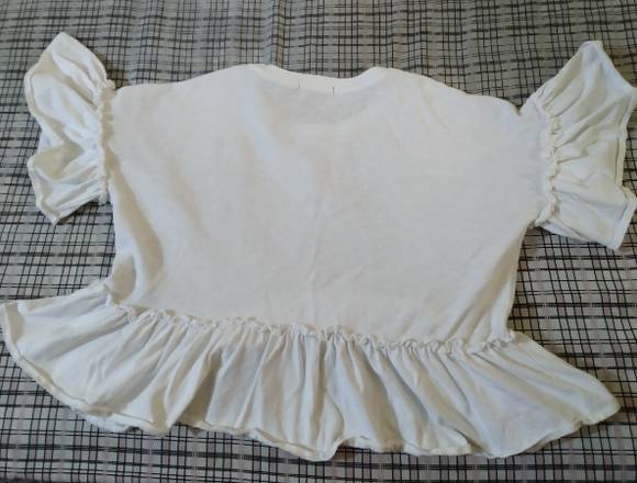 Blusa blanca para dama (talla M) en Soyapango (Municipio)