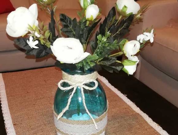 Floreros en arpillera en Montevideo (Localidad)