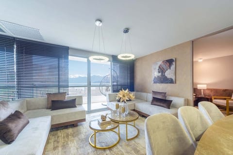 EN VENTA LUJOSO APARTAMENTO EN VALLE DE LILI