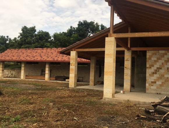 Vendó Lote con cabañas