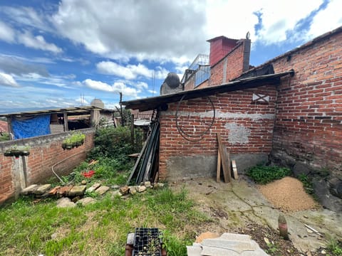 Casa para remodelar con amplio jardin en el centro de Pátzcuaro en Pátzcuaro (Municipio)