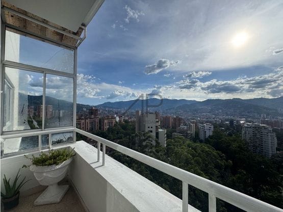 Venta apartamento, vista panorámica. Poblado, Sector El Campestre.