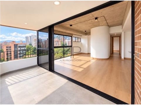 Venta apartamento cesión de derecho. El Poblado, Lalinde. U. Completa.