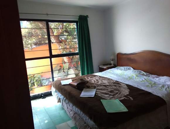 ¡LINDA CASA SOLA UN NIVEL EN LOMAS DE CORTES!