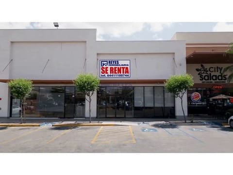 SE RENTA LOCAL PLAZA PUERTA OBREGON AL NORTE DE CD.OBREGON
