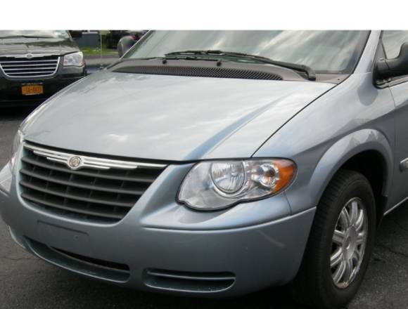 chrysler town country 2005 la mas nueva en Licey al Medio (Municipio)