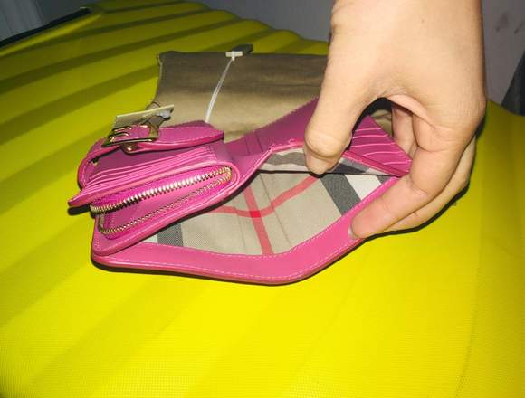 Hermosa cartera Burberry nueva y original