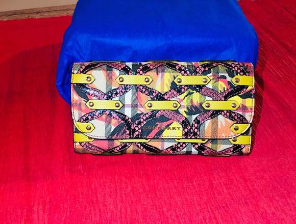 Hermosísima cartera Burberry 100% original y nueva