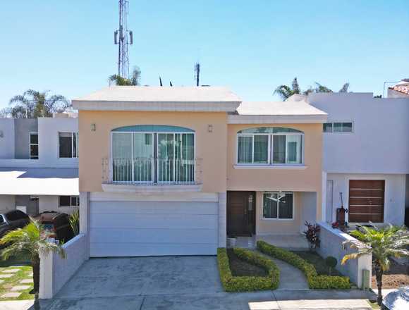 CASA EN VENTA EN BOSQUES DE SANTA ANITA