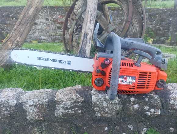 Motosierra OleoMac 931 + sable 35cm + 2 cadenas en Pontevedra (Municipio)