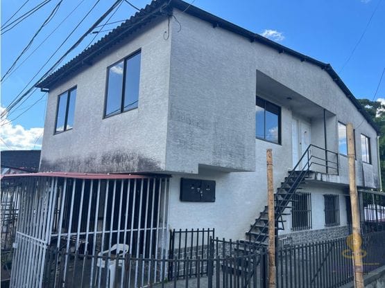VENDE APTO BARRIO MONTEVIDEO - OCCIDENTE DE ARMENIA