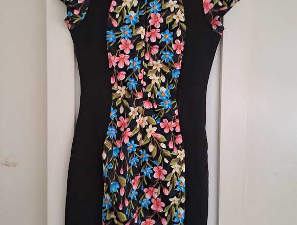 Vestido negro floreado